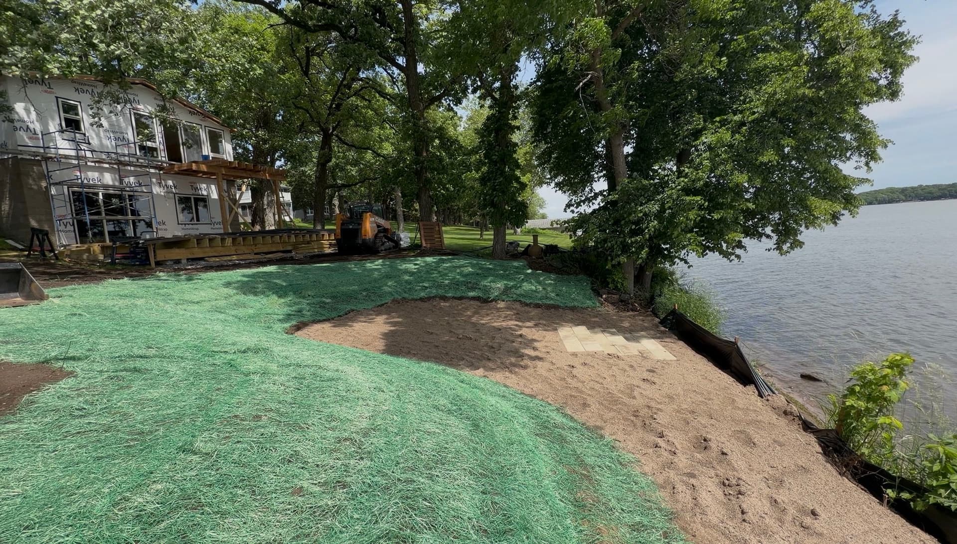 Gallery photos for Lakefront Shoreline Cleanup and Beach Area Work at Clear Lake: Image #1